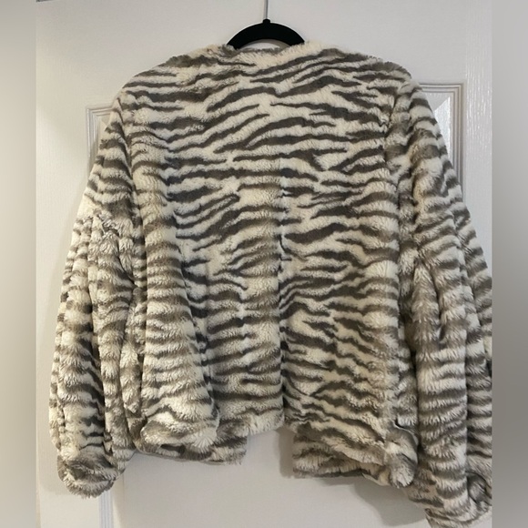 VICI Fuzzy Jacket - Size Small - Picture 4 of 11